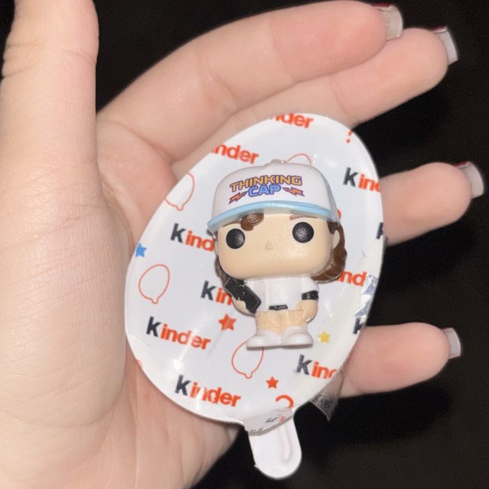 Фигурка Дастина из Kinder Joy — Strange Things / Очень странные дела