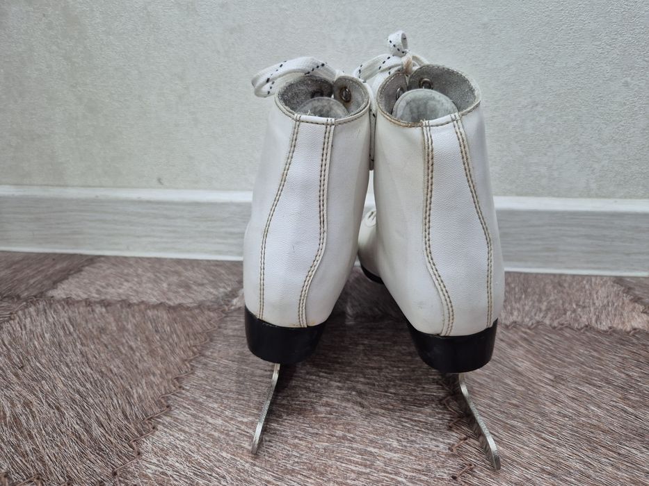 Коньки женские б/у