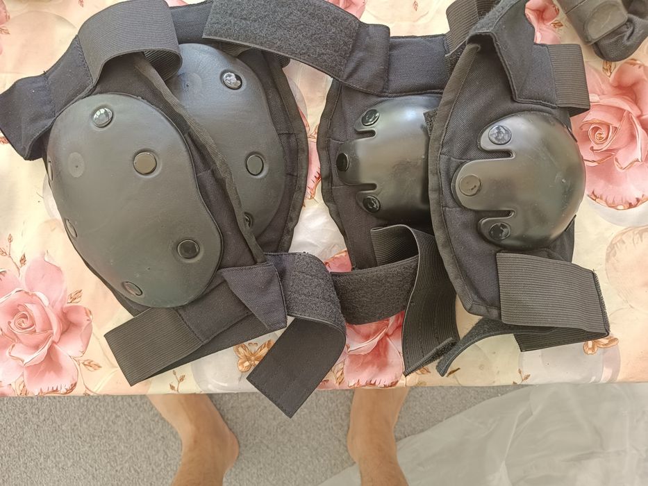 Защитные шлем на коленях