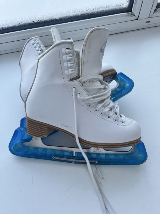 Продам коньки Джексон 200