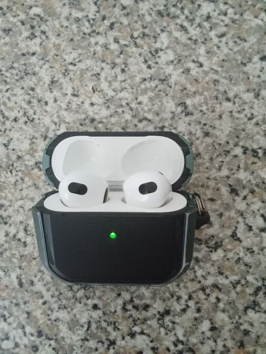 Продаются наушники Apple air pods 3