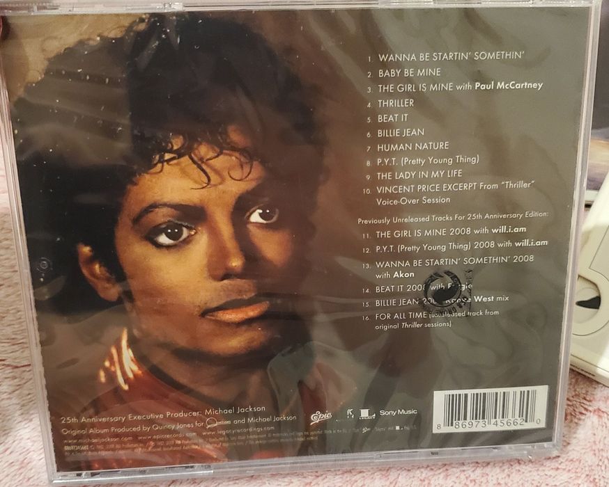 CD uri si DVD uri intacte Michal Jackson
