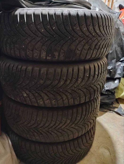 Продавам зимни гуми Hankook с лети джанти 205/55/16