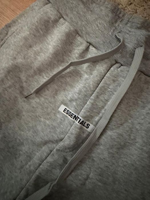 Pantaloni essentials