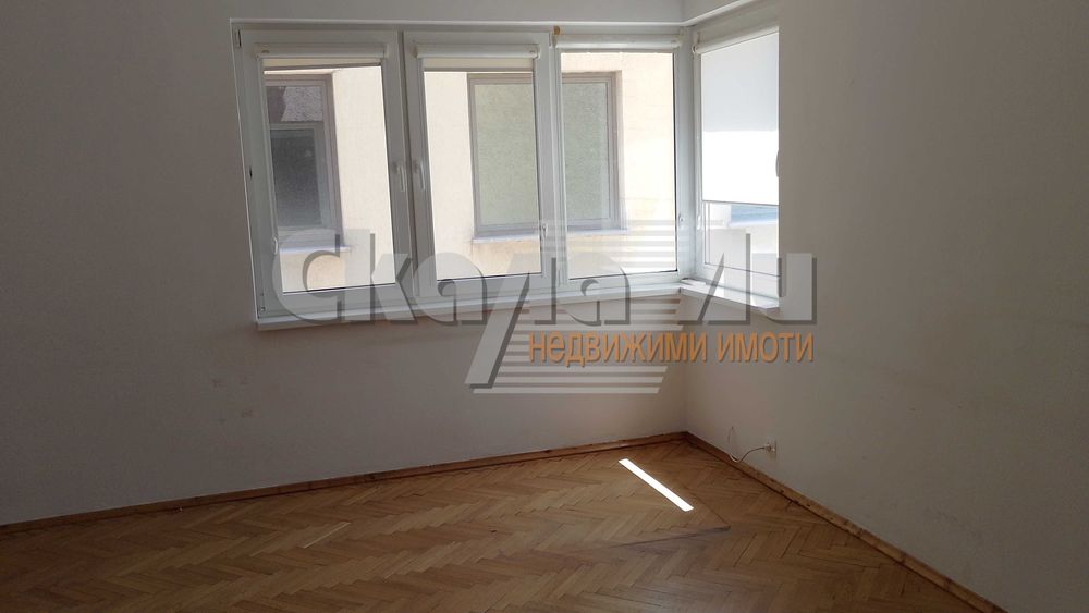 Дава се под наем Четиристаен апартамент в София, Център - 130 кв.м за 714 € - Снимка #2