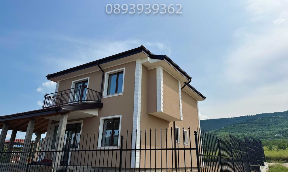 Продава се Къща в с. Брестник, Област Пловдив - 205 кв.м за 1400 €/кв.м - Снимка #1