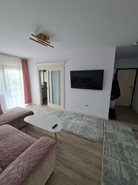Vand apartament cu 2 camere situat pe Soseaua Iasi-Voinesti, loc de parcare inclus .