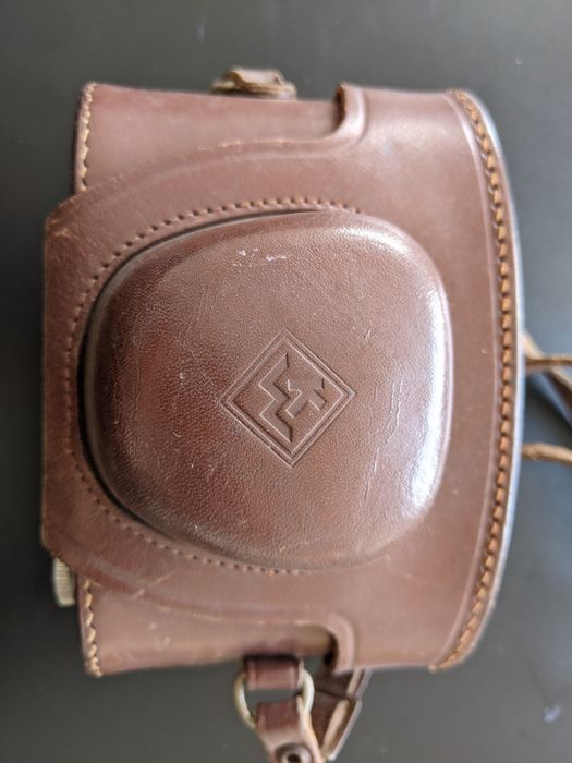 Ретро фотоапарат ПЕНТОНА. PENTONA с кожен калъф