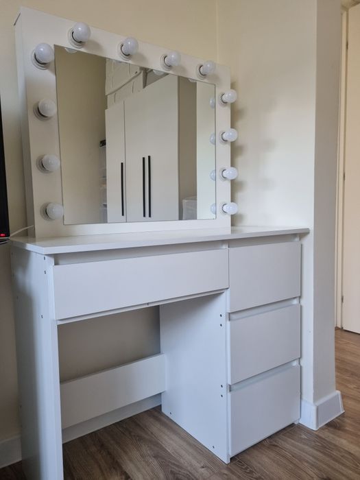 Masa machiaj  vanity