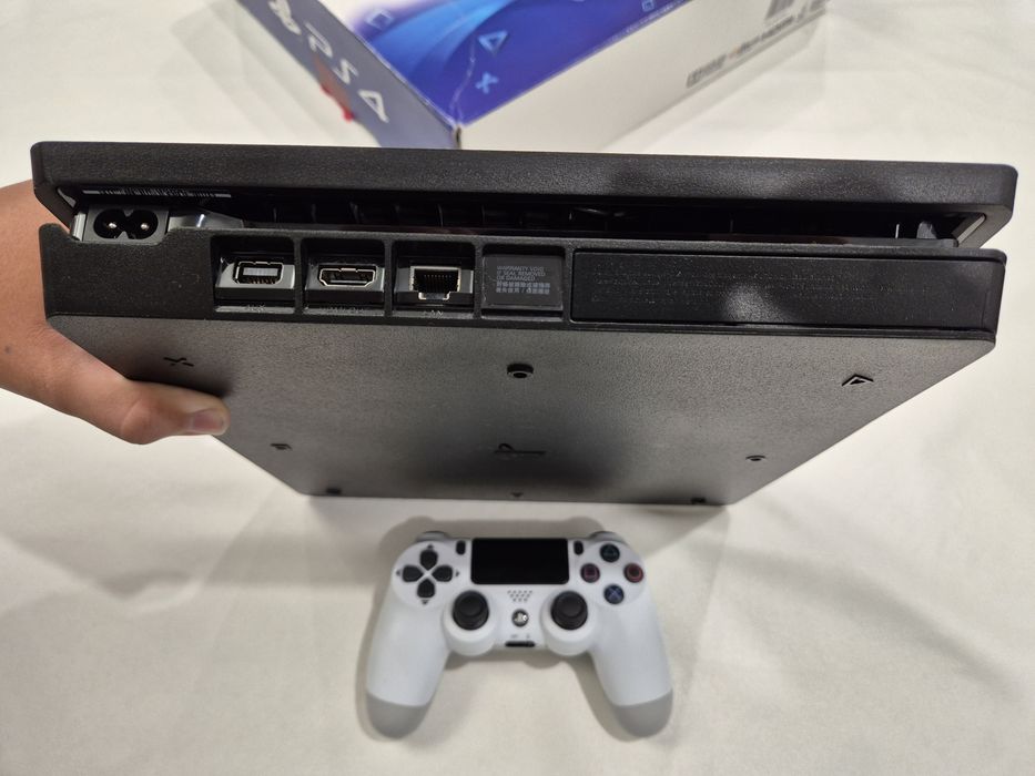 Продам Sony PS4 slim