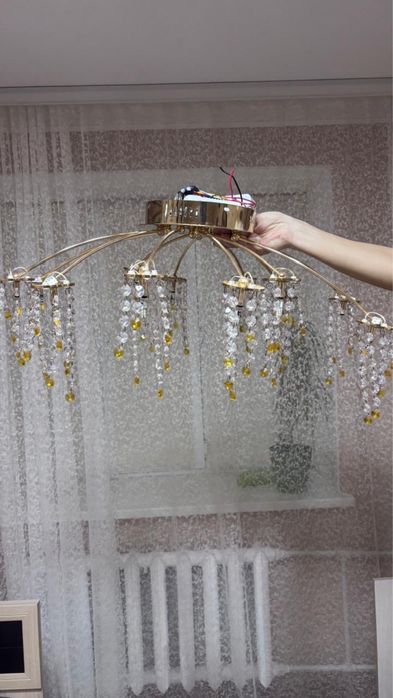 4 люстры и 1 ковер