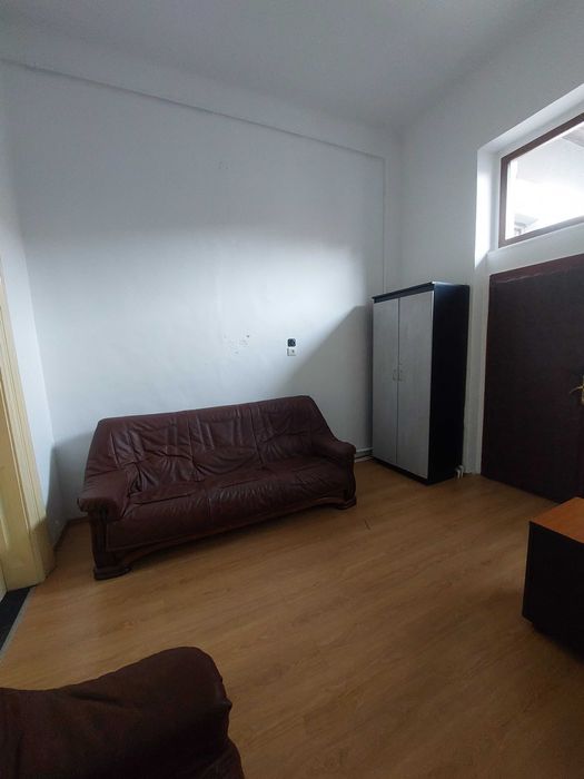 Închiriez spațiu pentru birou – ultracentral, Oradea, lângă Str. Republicii pietonal