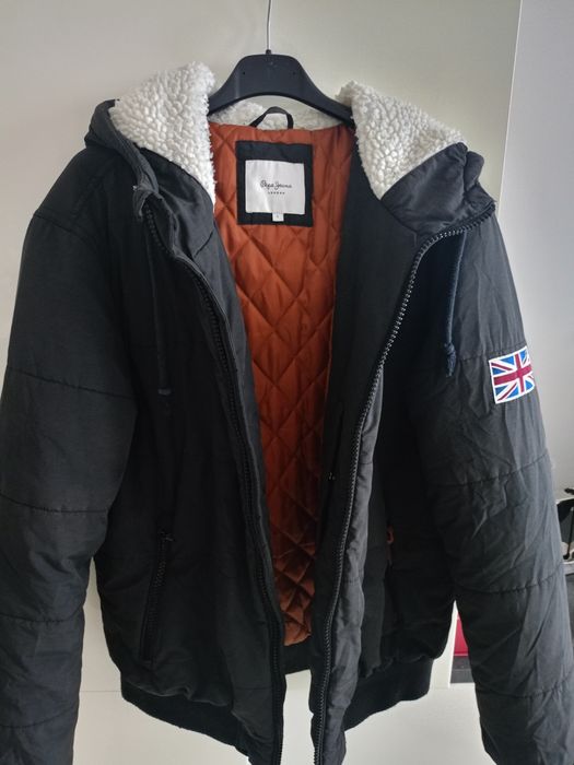 Vând haina de iarnă cu glugă Pepe Jeans,produs de calitate superioara,