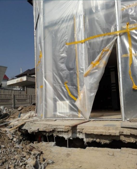 Выравнивание дома домкратами