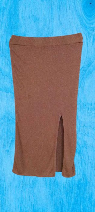 Fusta lejera mulata cu talie inalta si cu fanta peste genunchi S/M