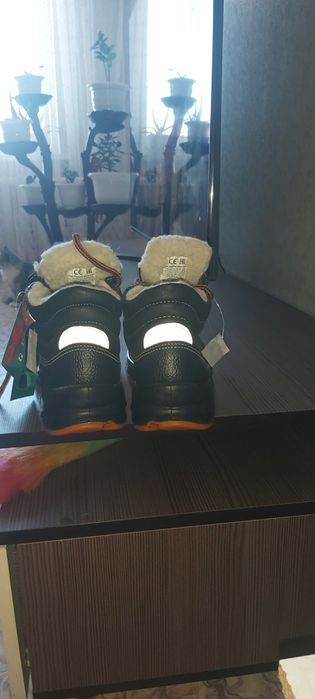 Продам зимнюю обувь 38р.