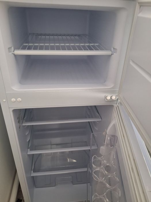 Холодильник практически новый