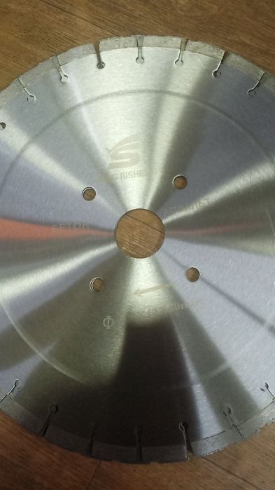 Disk almazniy      .