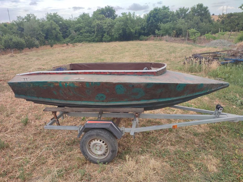 Barca mica, cocheta pentru motor mic