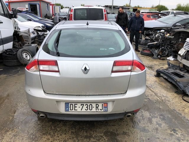 Dezmembrez Renault Laguna 3 an 2008 2.0 150cp Xenon