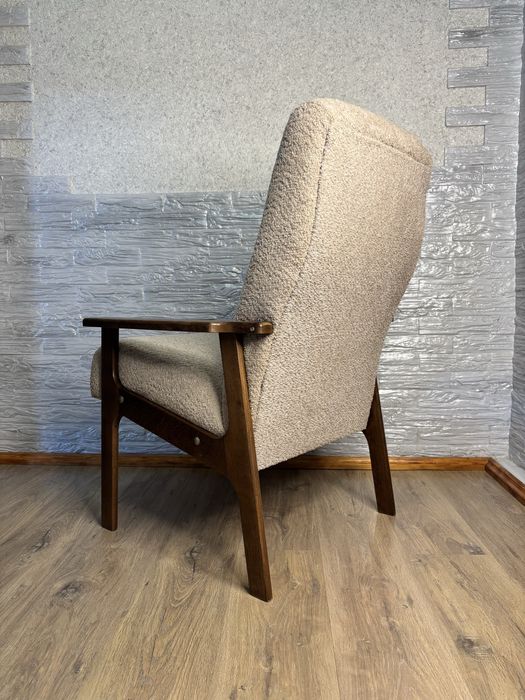 Пара кресел после реставрации