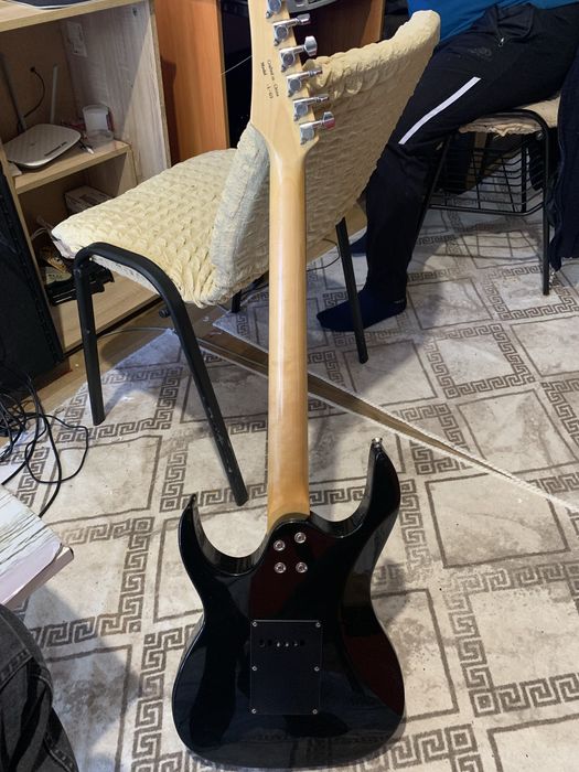 ел . китара stratocaster