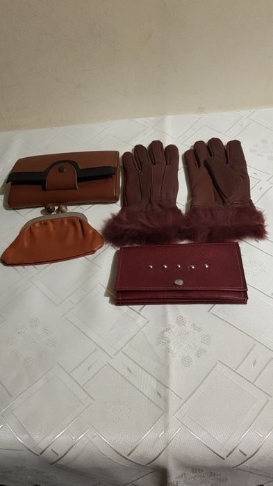 Дамски ръкавици, портфейли, гривни и др.аксесоари
