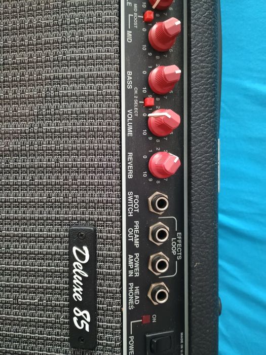 Amplificator chitara Fender Delux 85