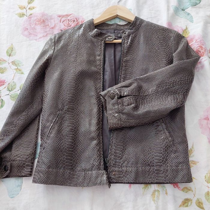 Пролетно есенно тънко яке на Bershka.