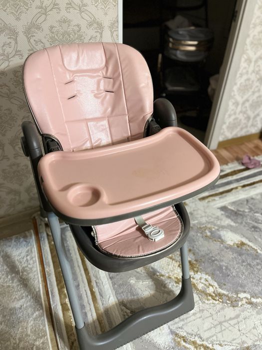 Детский розовый столик