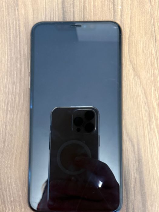 iPhone 11 Pro Max 64GB Gold – Много добро състояние + калъф и стъклен протектор