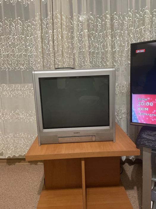 Телевизор б/у в отличном состоянии