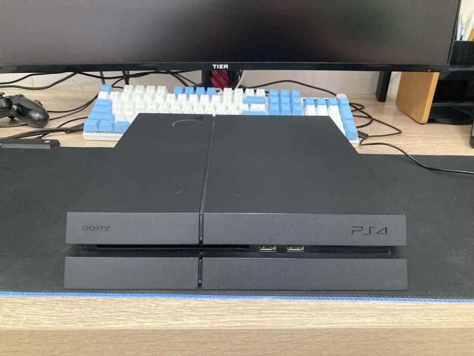 Продам PS4 Fat 500gb