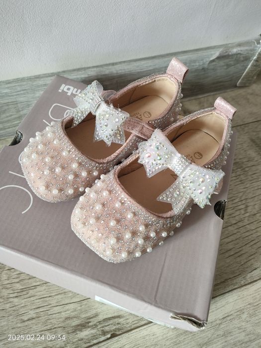 Продаю детский праздничные туфельки