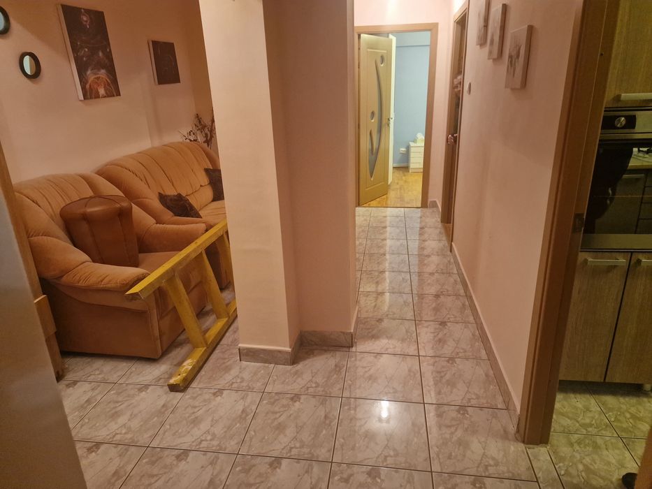 Ap 3 cam,scoala nr.10,la cheie,decomandat,pod,central, balcon,etaj4