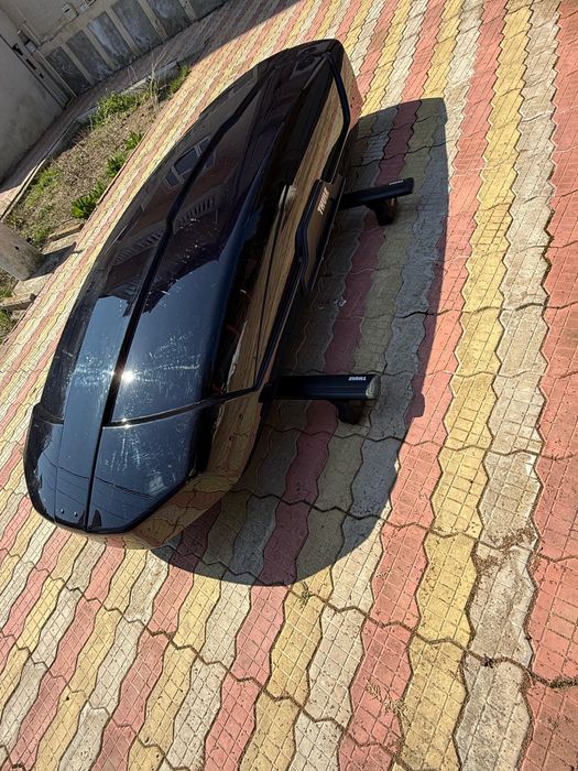 Cutie masina THULE cu accesorii,bare prindere,stare perfecta,3000 ron