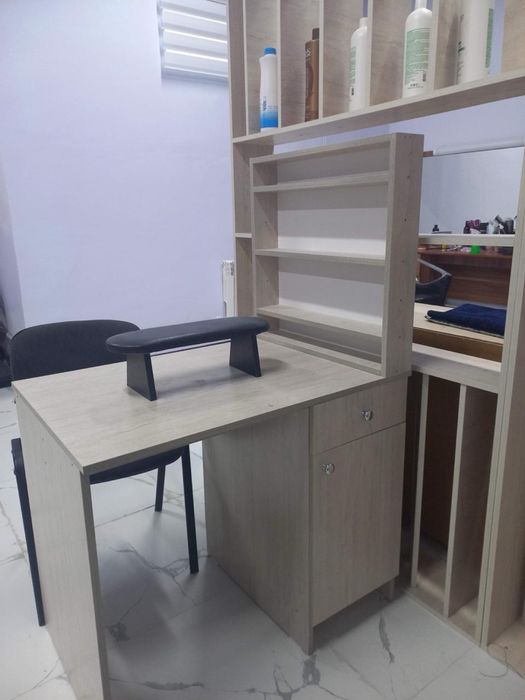 Кушетка 2 шт, маникюрный стол 2 шт,