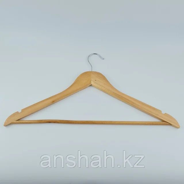 Вешалки для одежды деревянные