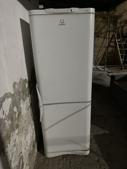 Холодильник буу.