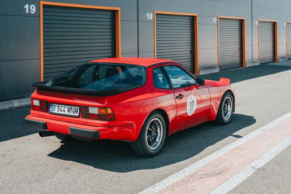Porsche 944 atestat retromobil