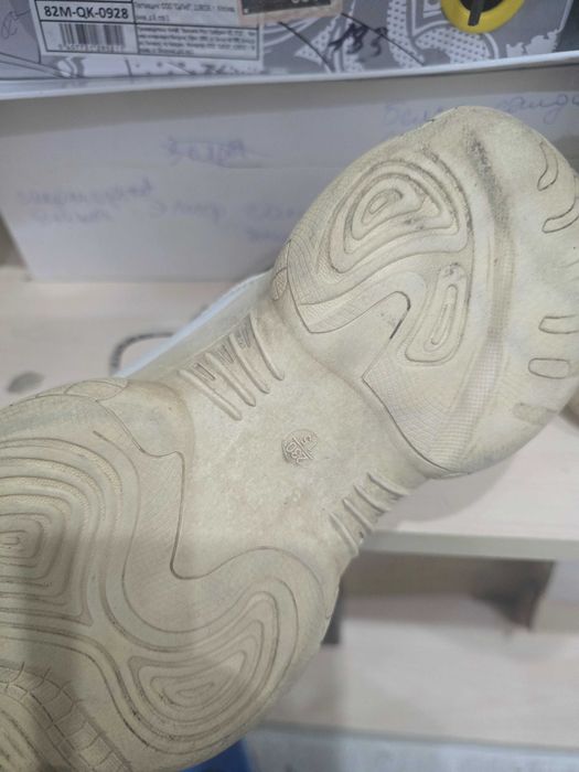 Отдам женскую подрастковую обувь