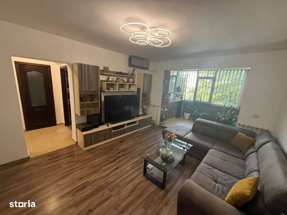Apartament 3 camere zona Central