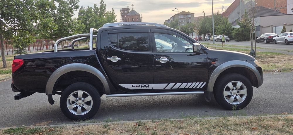 Mitsubishi L 200  climatronic funcțional 4x4