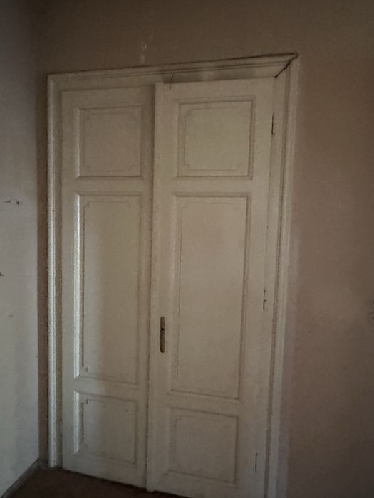 Geam,Usi,Ferestre,Mobilier,Sobe teracota din lemn masiv de stejar, Stilul brâncovenesc tâmplărie veche de aproximativ 80 de ani.