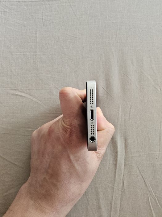 Iphone se 32gb, baterie 89%, touchid nu fuctioneaza, neverlocked