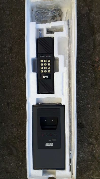 Японски ретро радиотелефон с голям обхват-мах  500км