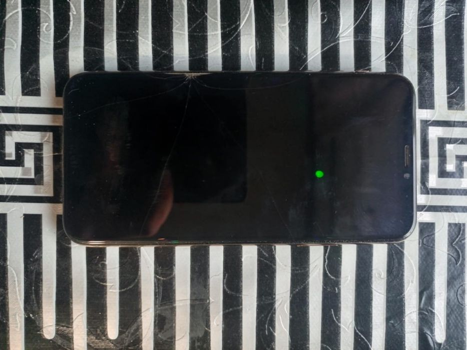 Продам или обменяю айфон хс