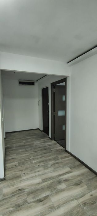Vând apartament cu 3 camere decomandat.