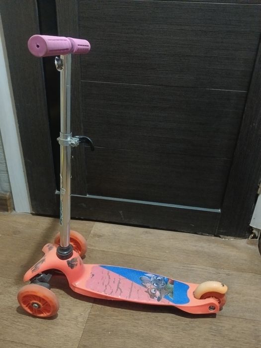 Продам самокат трехколесный