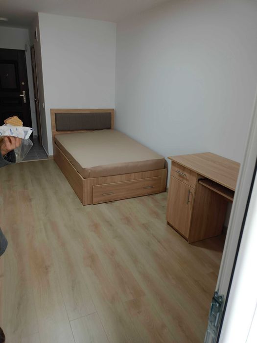 Ofer spre închiriere garsonieră.